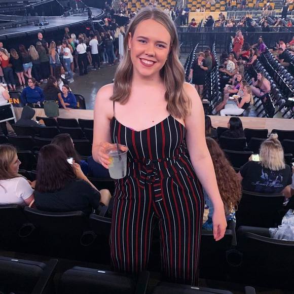 Meet your Posher, Alexandra - Picture 1 of 1